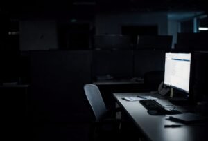 The Post-Portal Era: Surviving the Gravitational Collapse of the Intranet Homepage mi_hub_silent_death_homepage_2026